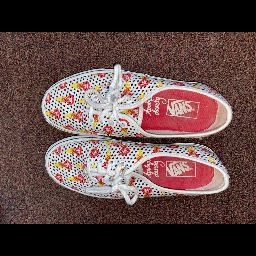 Vans size 7 in women. Good condition